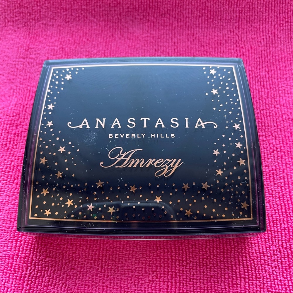 Anastasia Beverly Hills Amrezy highlighter